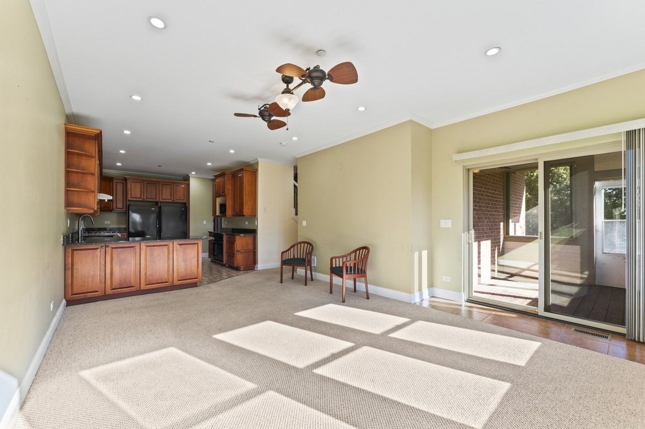 5533 Lincoln Ave - Photo 7 of 33