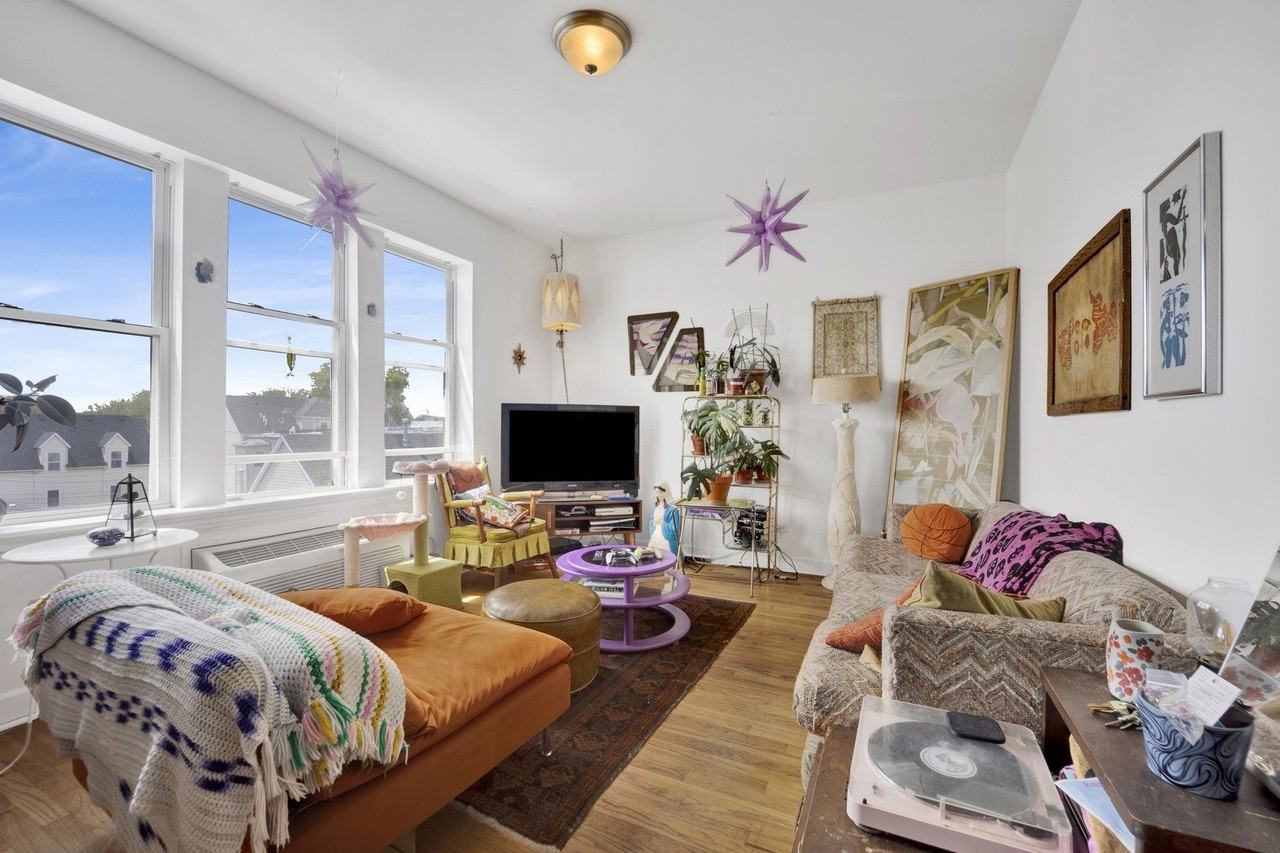 3809 W Altgeld St #3W - Photo 5 of 14