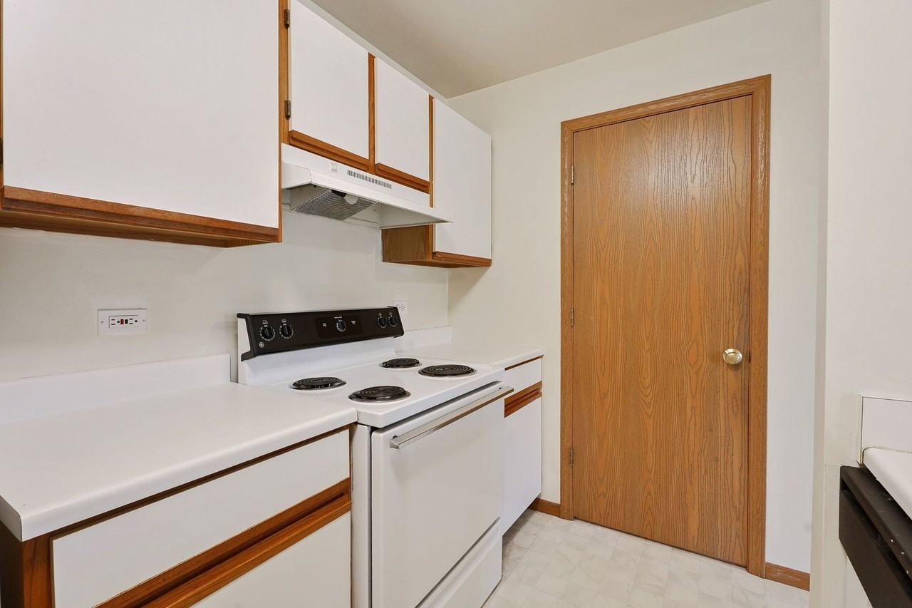 330 Leah Ln #2C - Photo 3 of 17