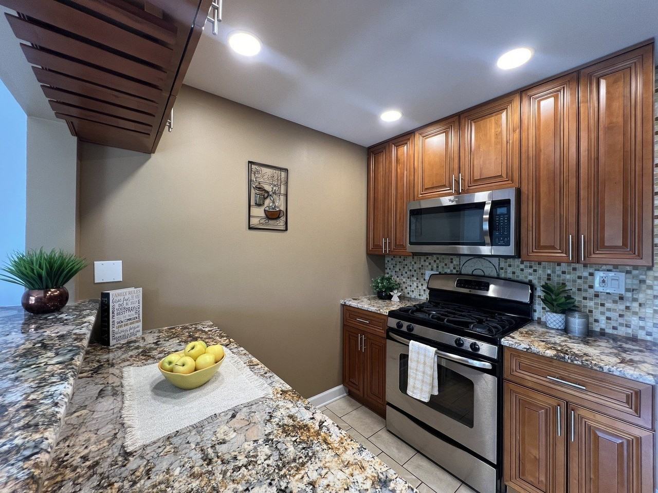 1880 Bonnie Ln #302 - Photo 4 of 26
