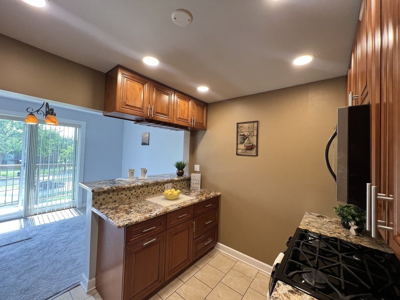 1880 Bonnie Ln #302 - Photo 5 of 26