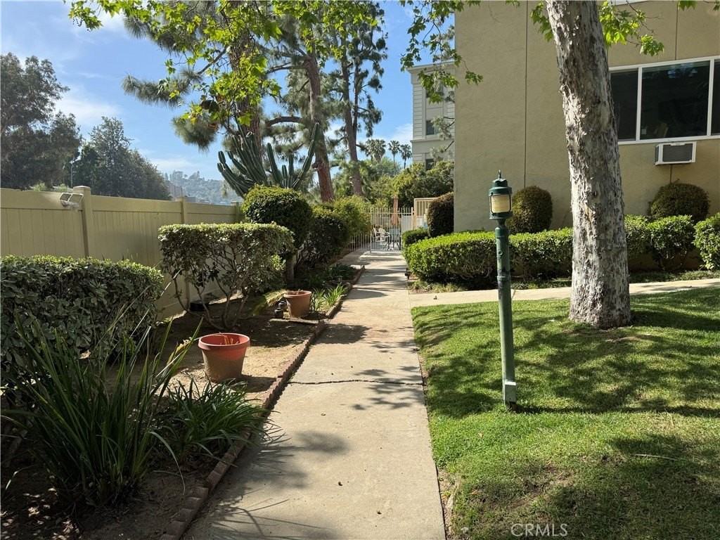 11138 Aqua Vista St - Photo 2 of 20