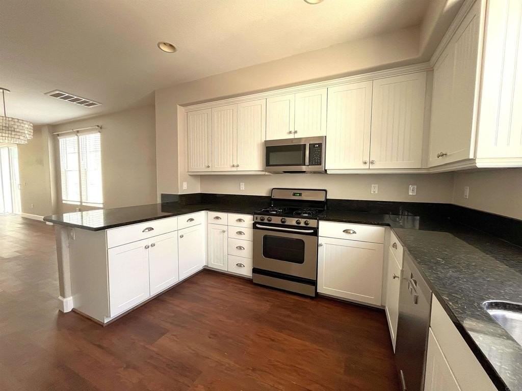 820 Harbor Cliff Way #260 - Photo 4 of 36