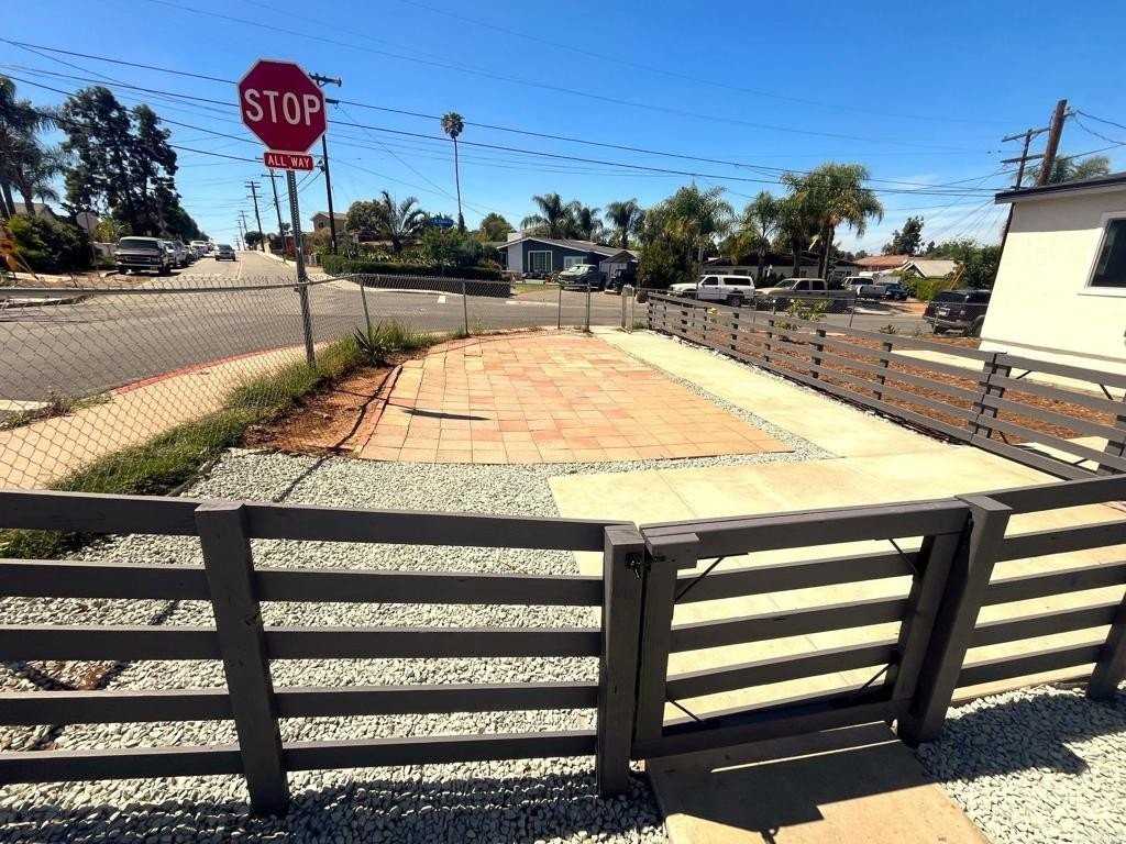 803 N Citrus Ave - Photo 3 of 26
