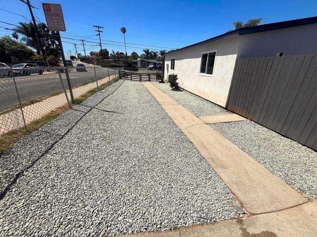 803 N Citrus Ave - Photo 6 of 26