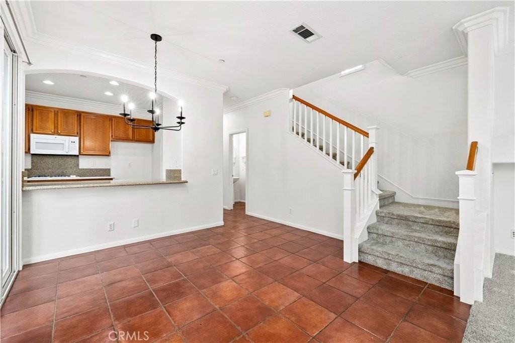 10 Amy Way - Photo 4 of 32