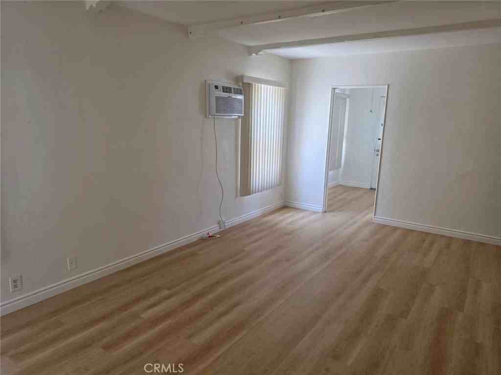 633 Park Ave #C - Photo 6 of 21