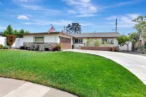 featured image of 1522 W Robin Rd