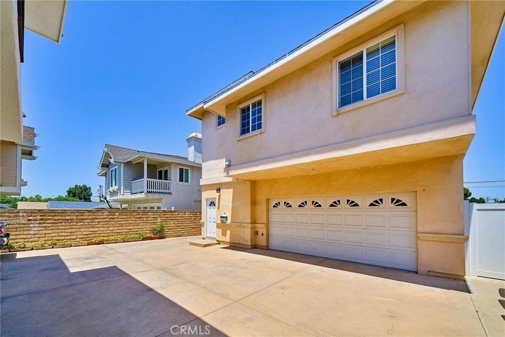 2108 Santa Fe Ave - Photo 3 of 17