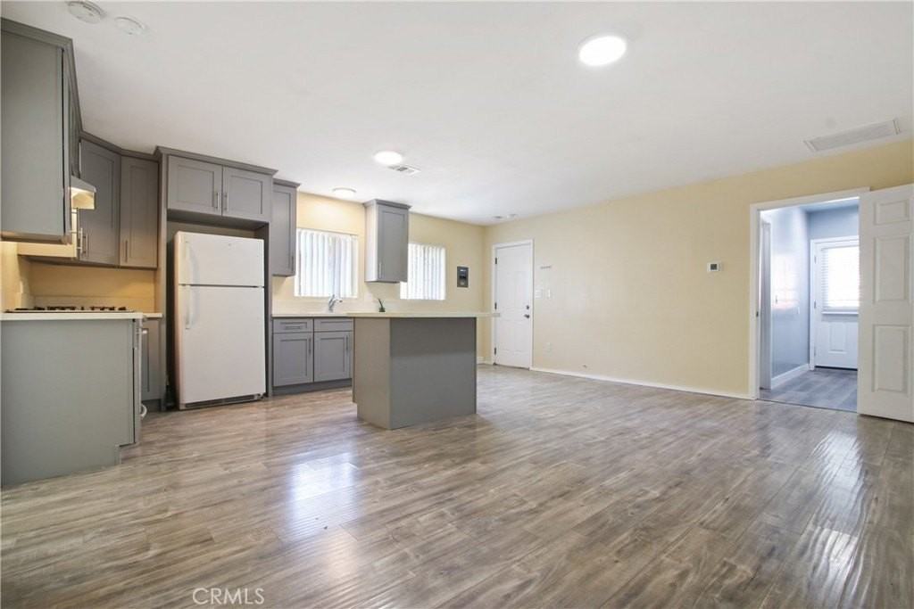 10529 S Truro Ave - Photo 7 of 13