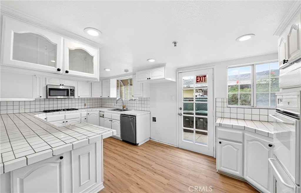 2033 W 231st St - Photo 4 of 29