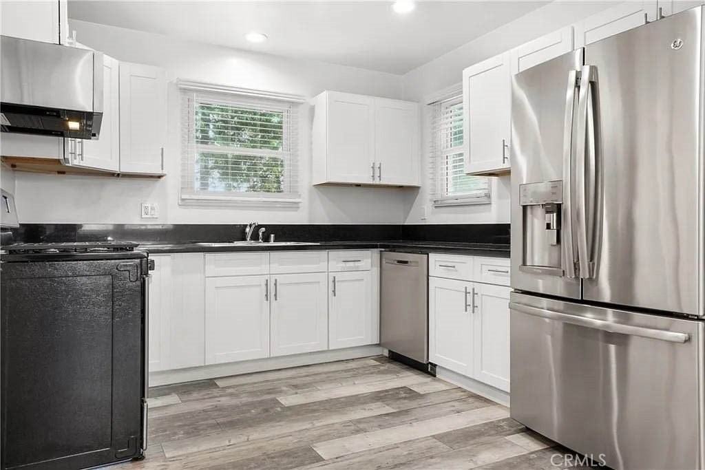 1500 Voorhees Ave - Photo 4 of 44