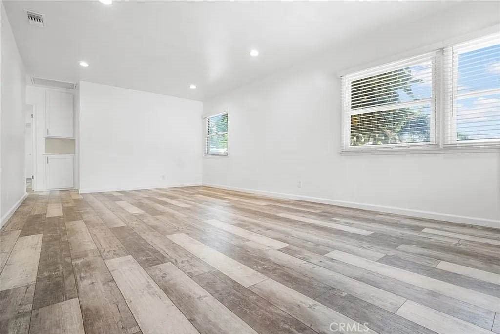 1500 Voorhees Ave - Photo 6 of 44