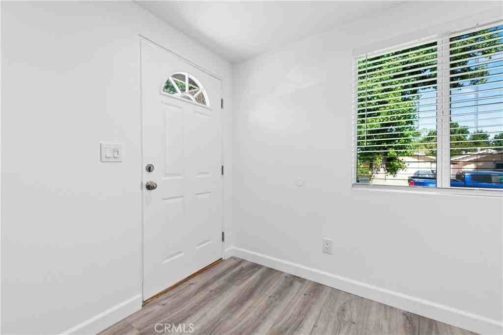 8847 Debra Ave - Photo 5 of 15