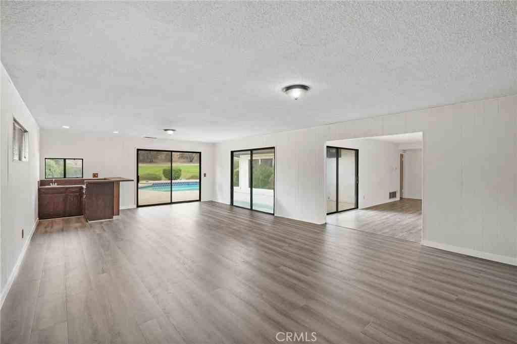 11803 Gerald Ave - Photo 6 of 31