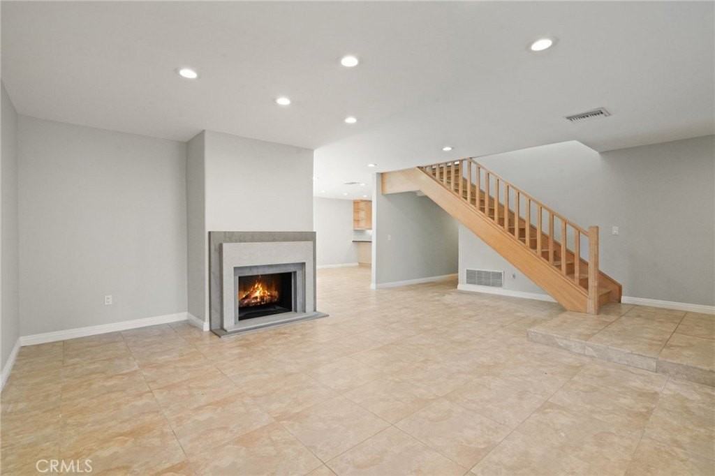 6215 Hesperia Ave - Photo 5 of 44