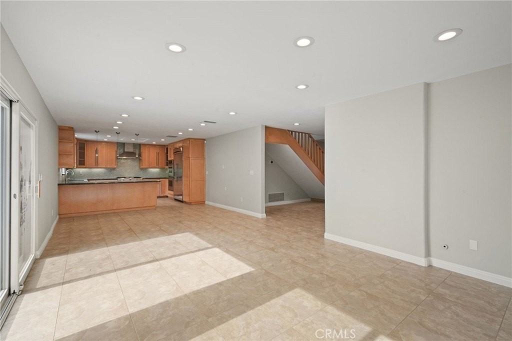 6215 Hesperia Ave - Photo 7 of 44