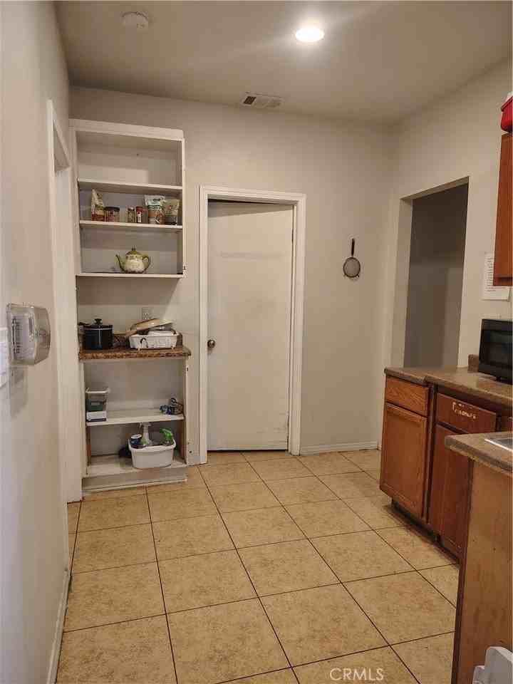 439 W 17th St #3 - Photo 3 of 5
