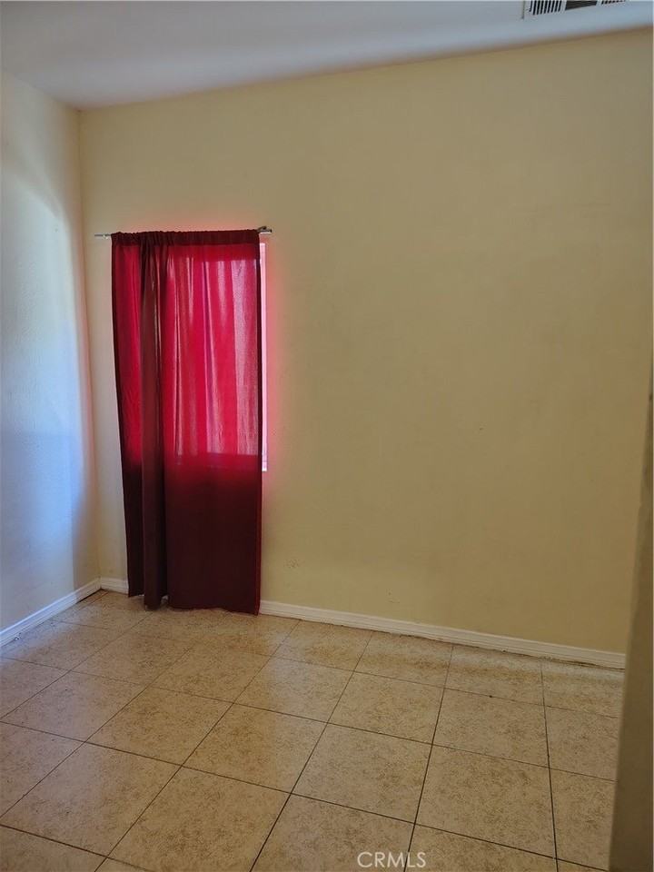 439 W 17th St #3 - Photo 4 of 5
