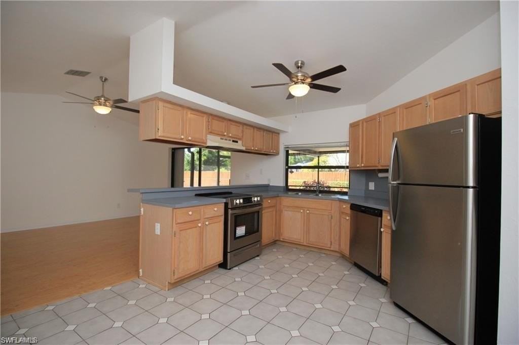 224 Erie Dr - Photo 4 of 18