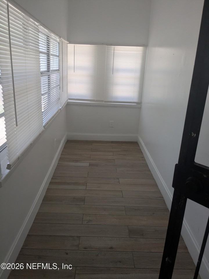 1911 W 3rd St - Photo 2 of 11