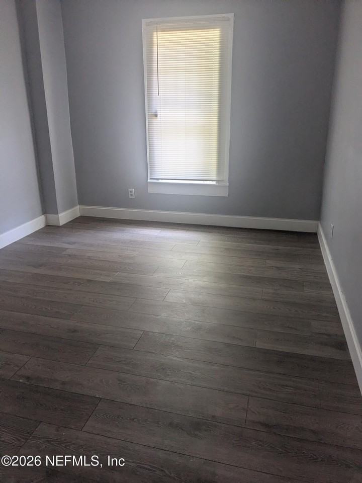 1911 W 3rd St - Photo 6 of 11