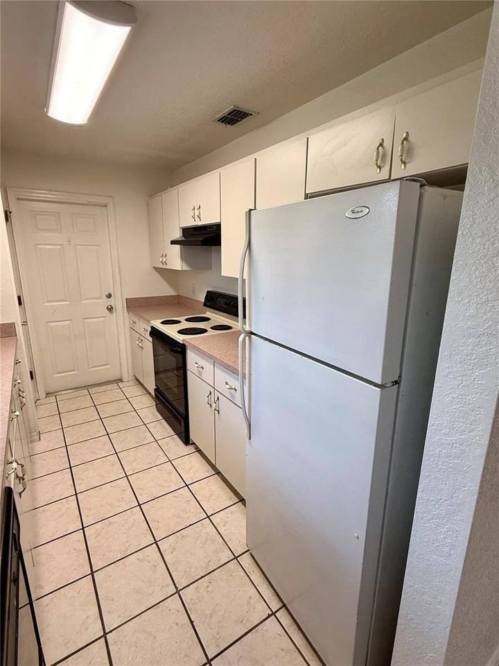 11018 Se 56th Ave - Photo 5 of 15