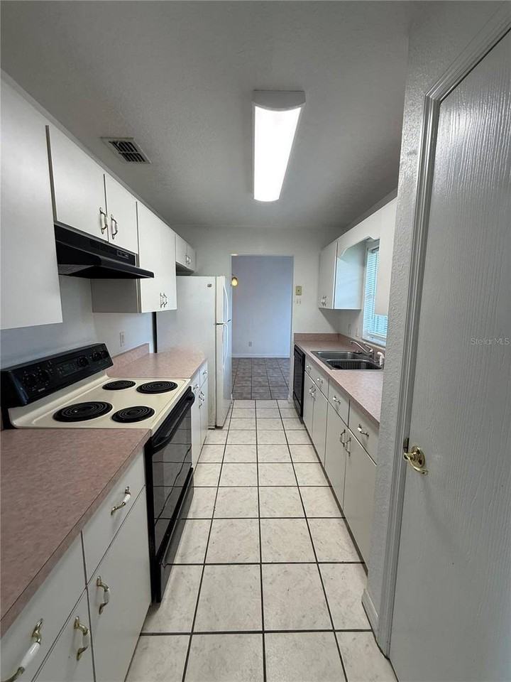 11018 Se 56th Ave - Photo 6 of 15