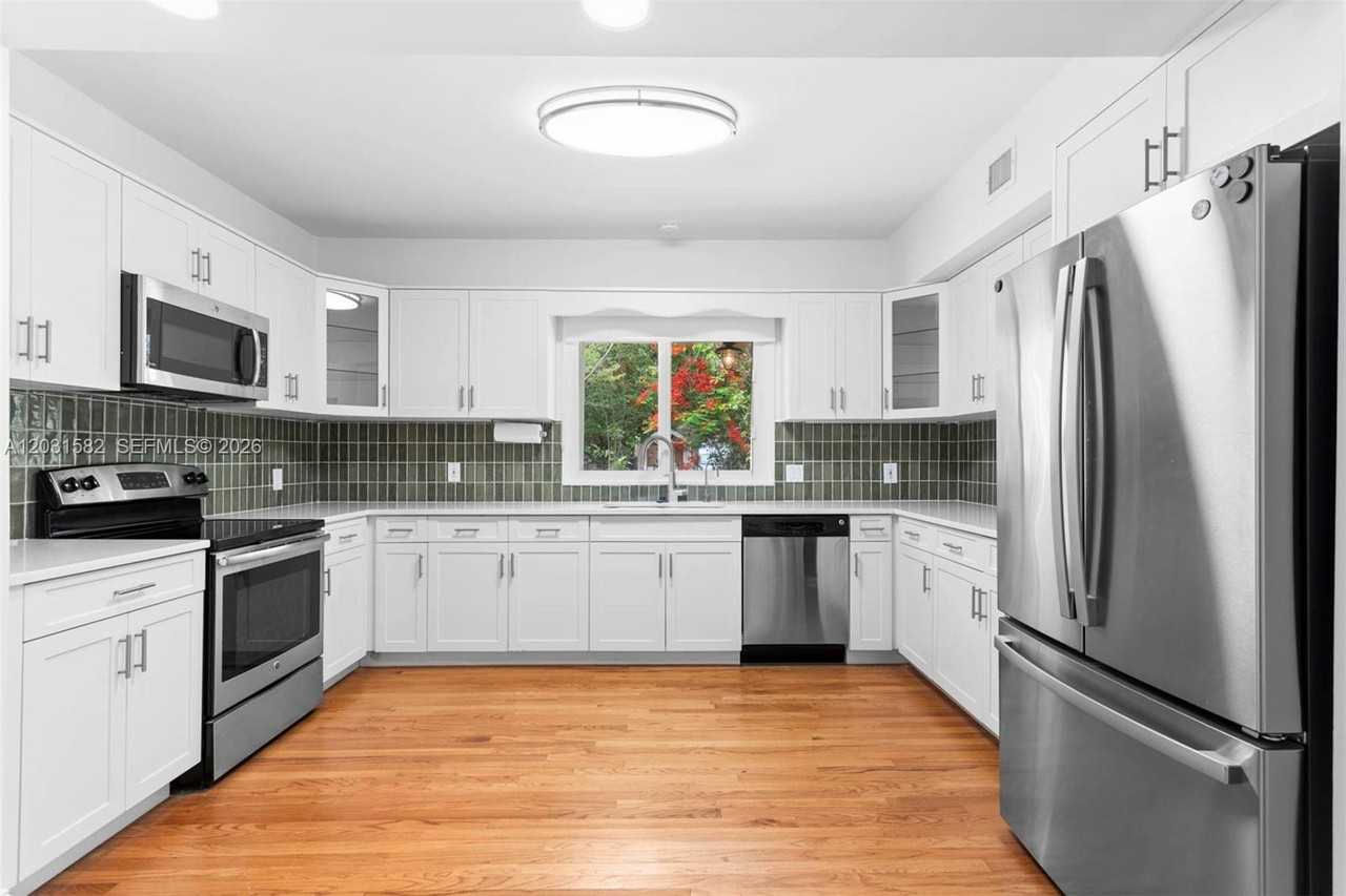 3945 Loquat Ave - Photo 7 of 8