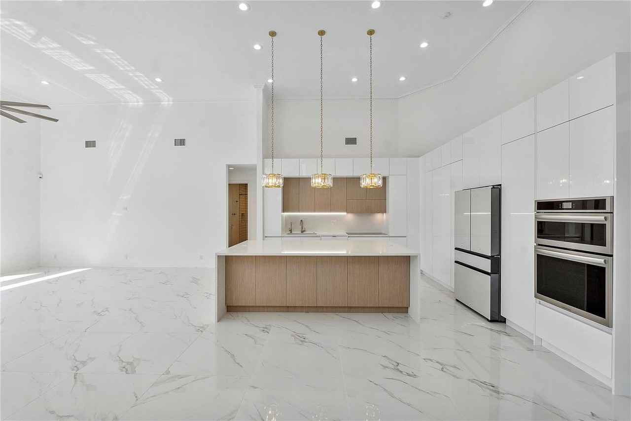 410 Sabal Way - Photo 2 of 8