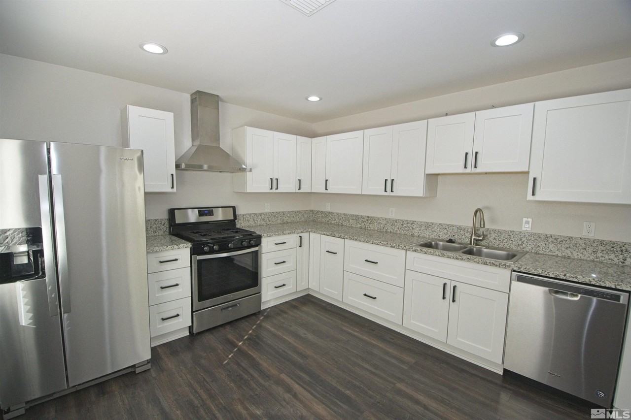 626 Valley Rd Unit 202 - Photo 2 of 10