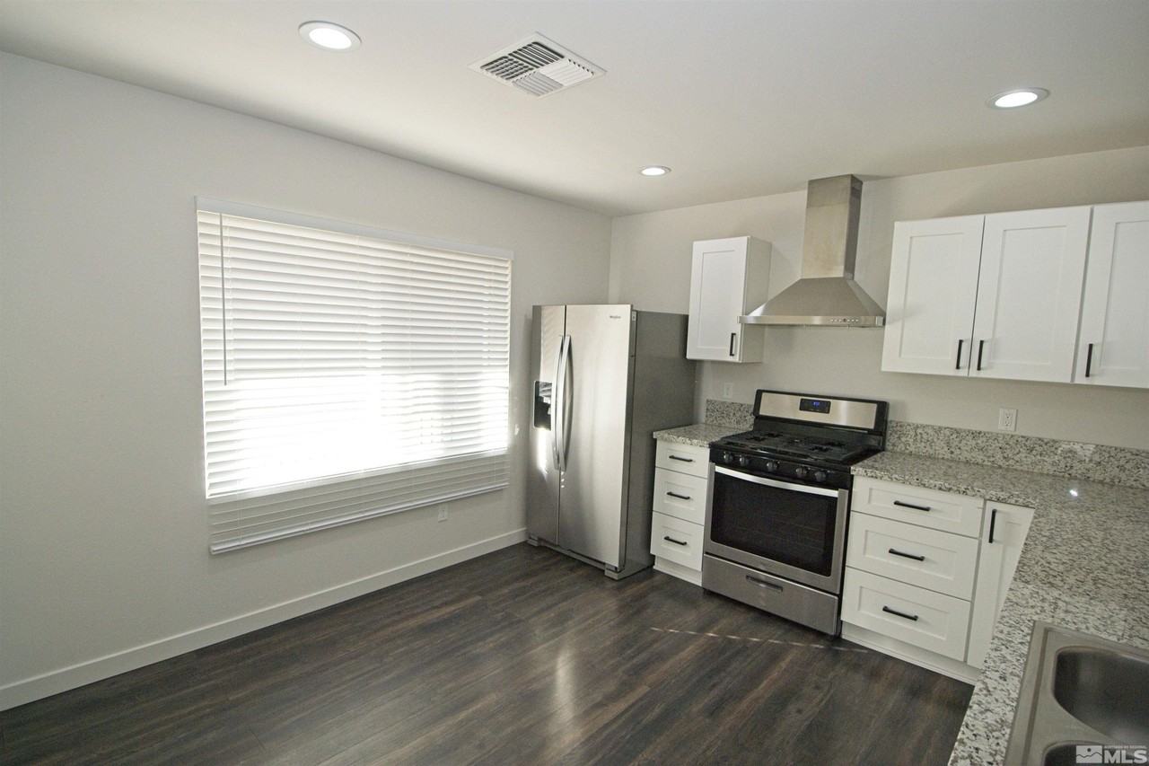 626 Valley Rd Unit 202 - Photo 3 of 10