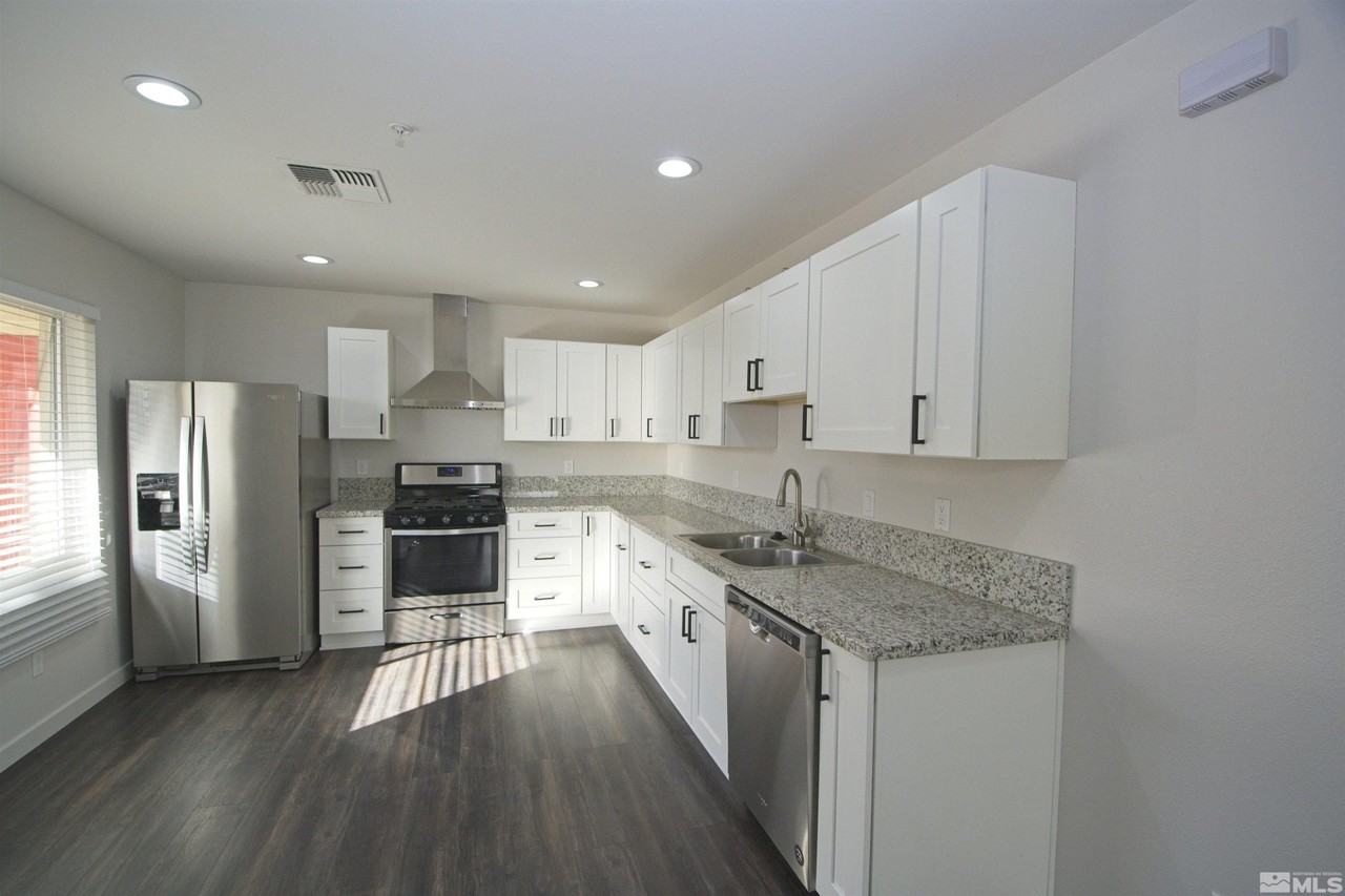 626 Valley Rd Unit 202 - Photo 4 of 10