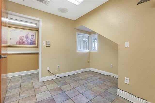 1836 Saint Bernard Ave #100 - Photo 5 of 12