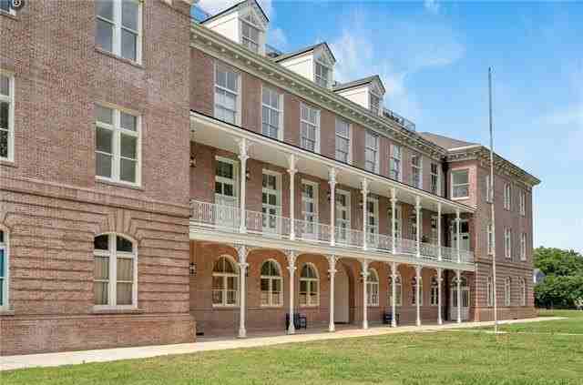 4950 Dauphine St - Photo 2 of 13