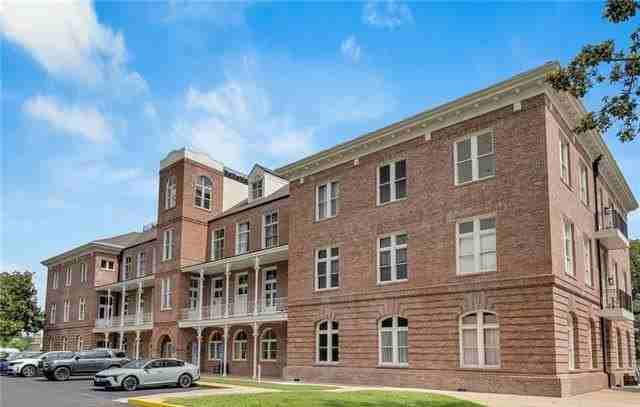 4950 Dauphine St - Photo 3 of 13