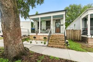 featured image of 2053 Jackson Ave