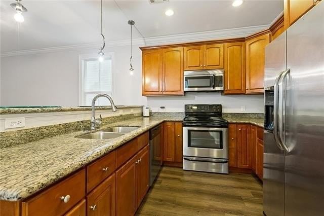 2053 Jackson Ave - Photo 5 of 10