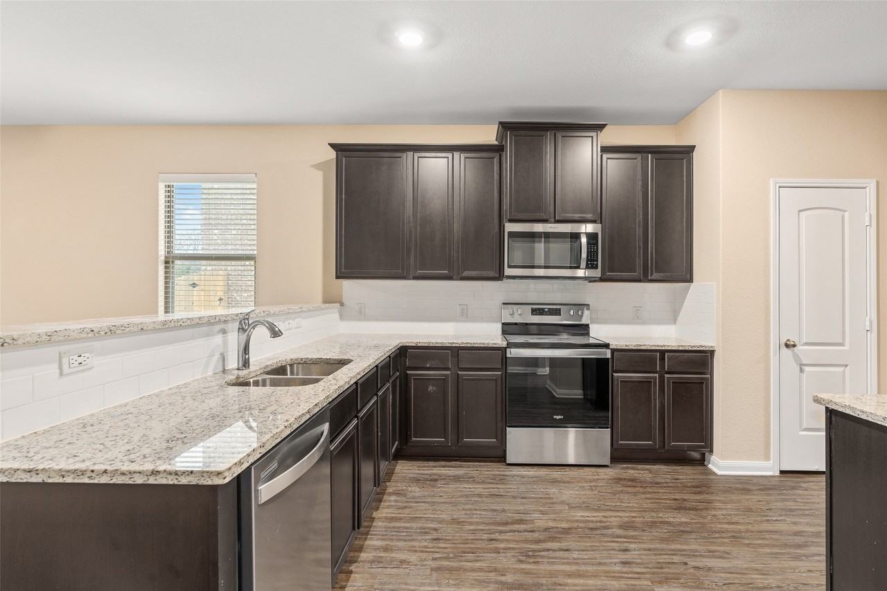 1431 Park Trails Blvd - Photo 4 of 16