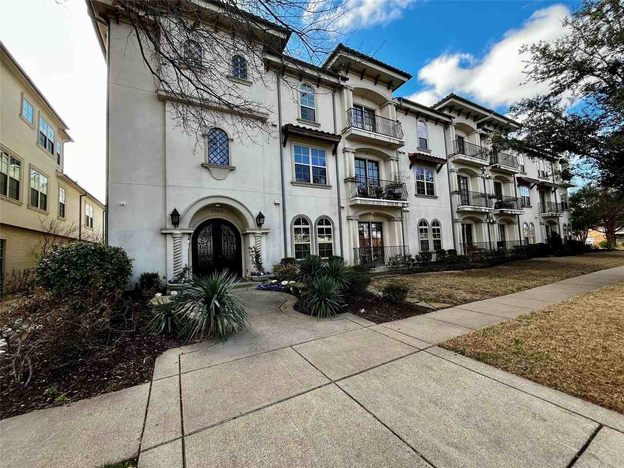 5808 Mccommas Blvd #A105