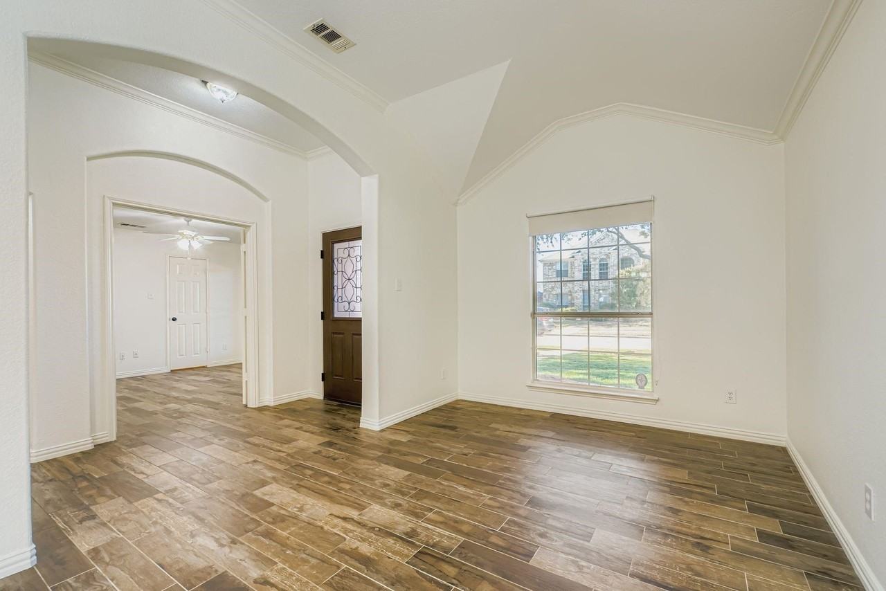 12407 Hawk Creek Dr - Photo 3 of 34