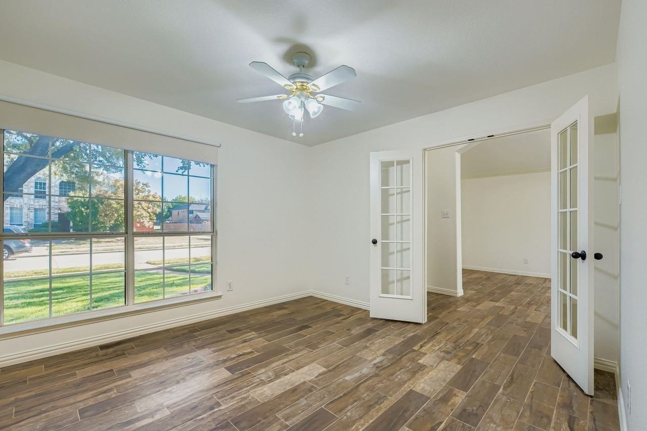 12407 Hawk Creek Dr - Photo 7 of 34