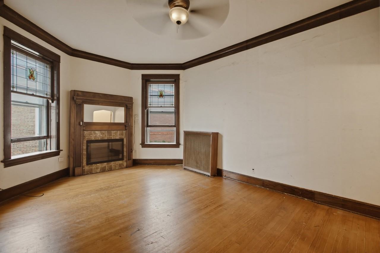3118 W Palmer Blvd #2R - Photo 2 of 8