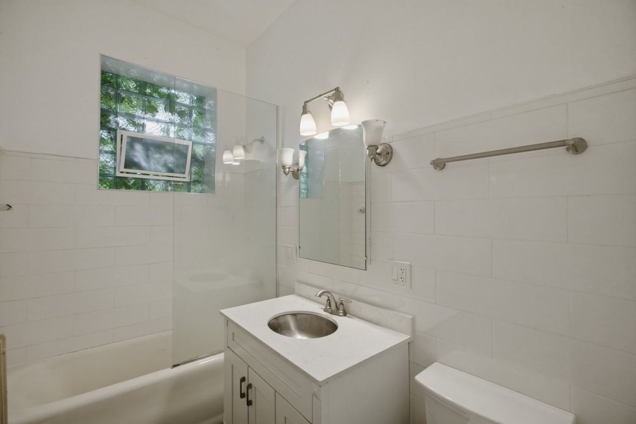 3118 W Palmer Blvd #2R - Photo 7 of 8
