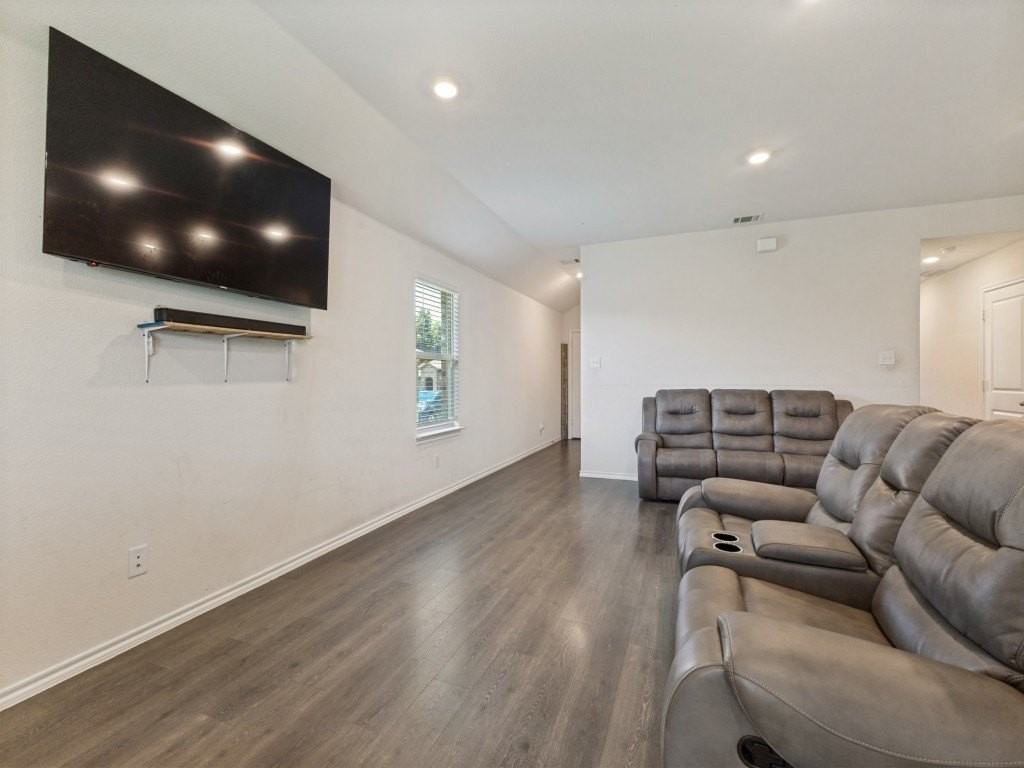15127 Athena Dr - Photo 4 of 25