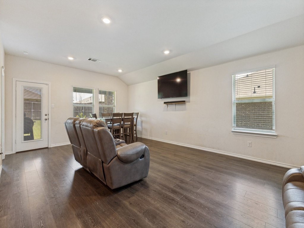 15127 Athena Dr - Photo 5 of 25
