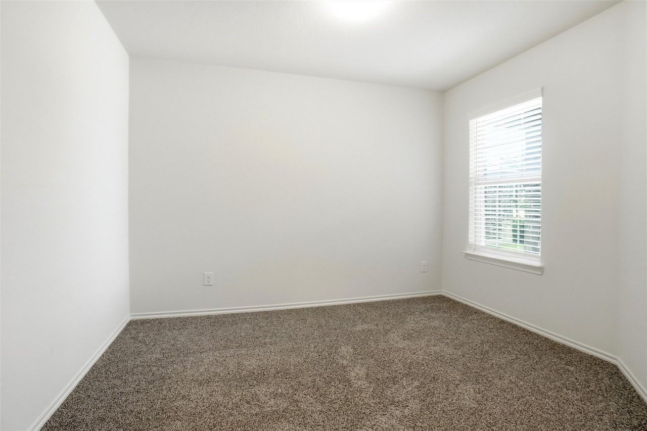 2820 Jordan Dr - Photo 2 of 16