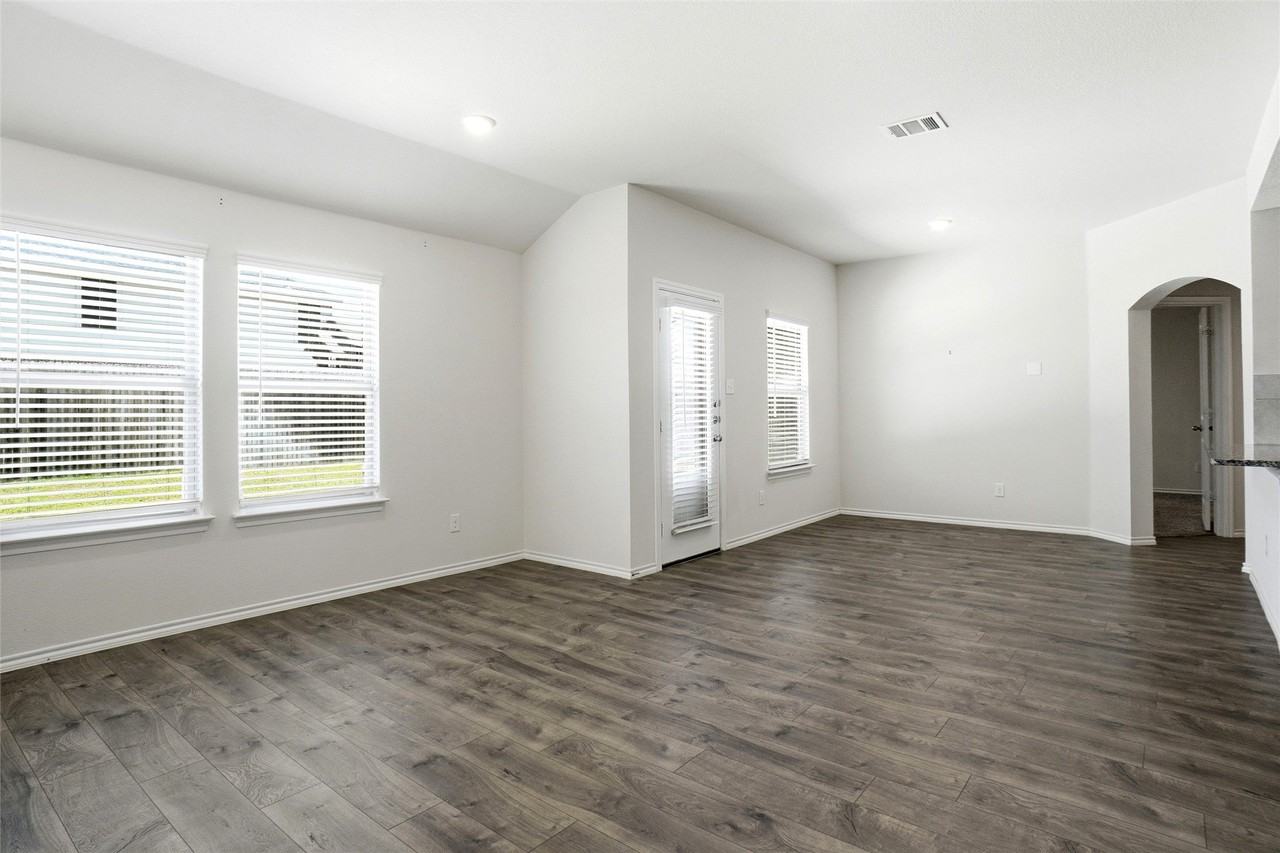 2820 Jordan Dr - Photo 7 of 16