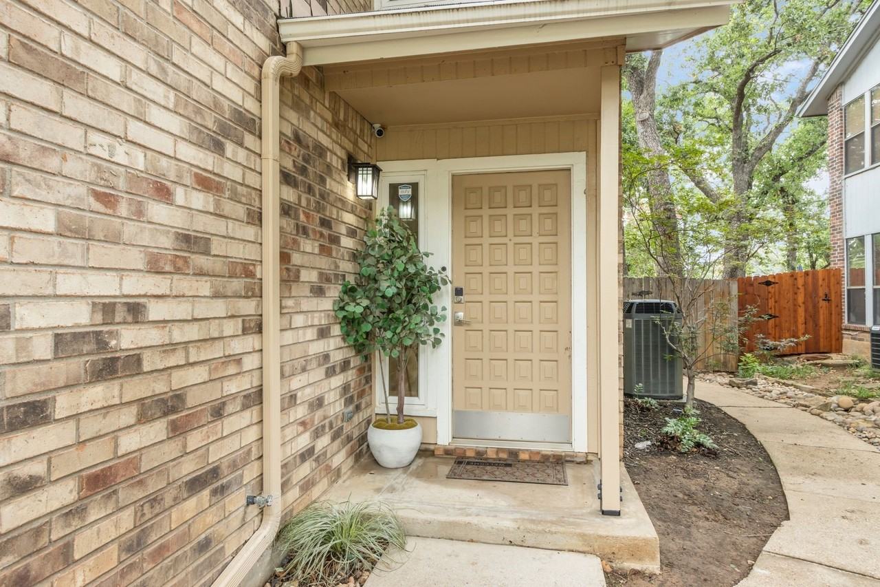 1424 Hampton Rd - Photo 3 of 30