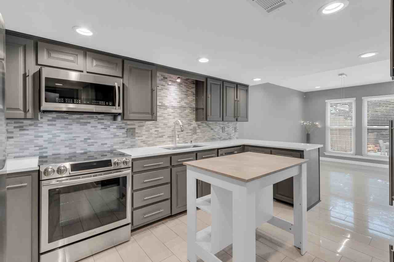 1424 Hampton Rd - Photo 4 of 30